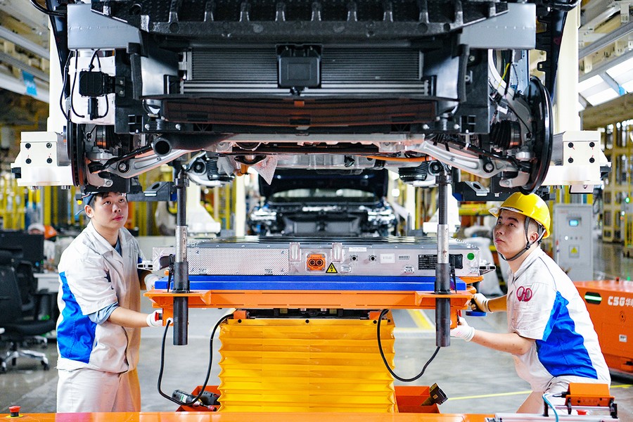 ​【高温下的坚守 奋斗者的姿态】岚图战高温 为首批交付全力以赴