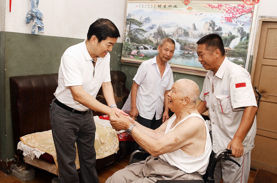 东风公司庆祝建军94周年军企座谈会召开