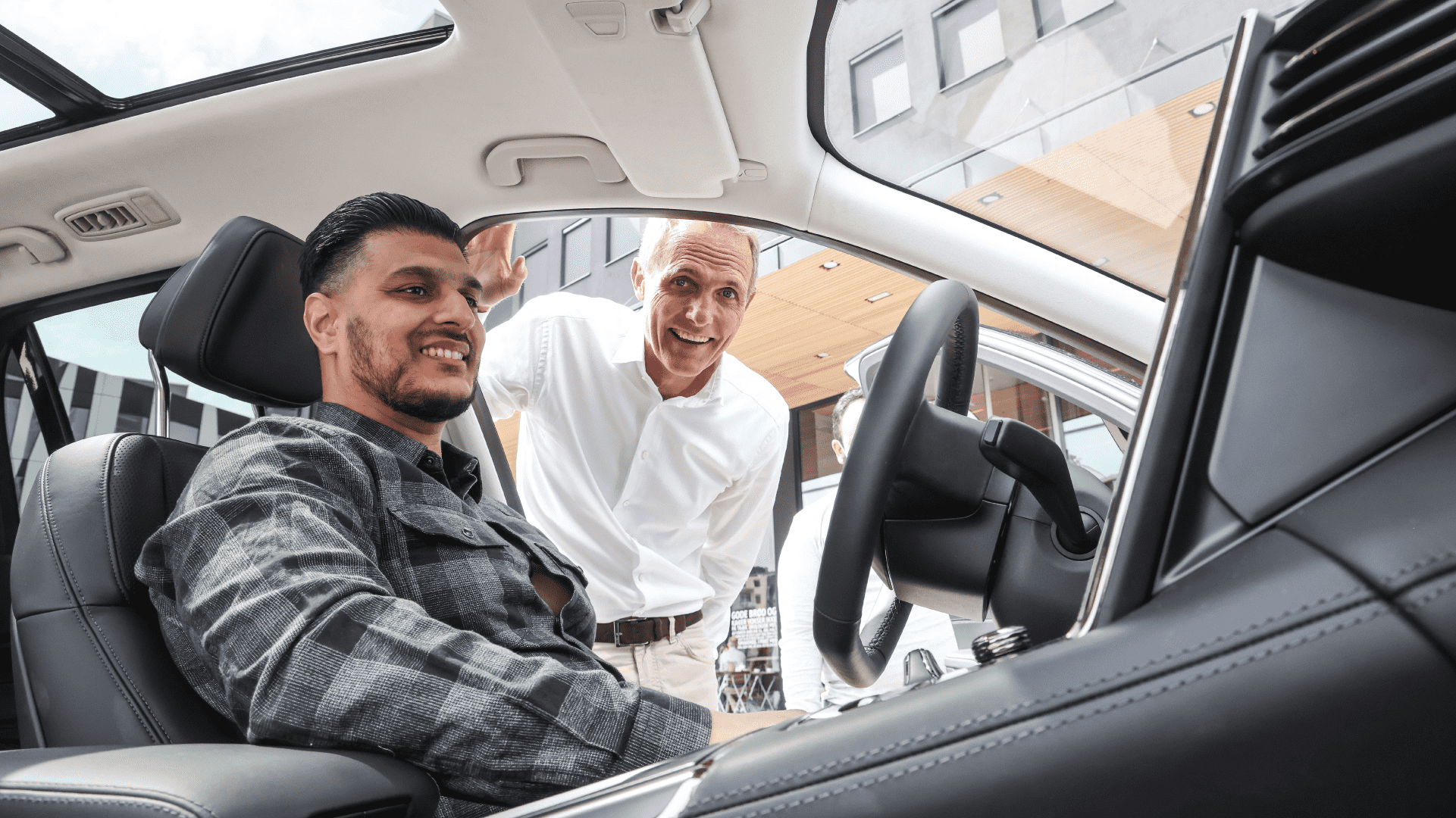 全新蔚来ES8发运挪威