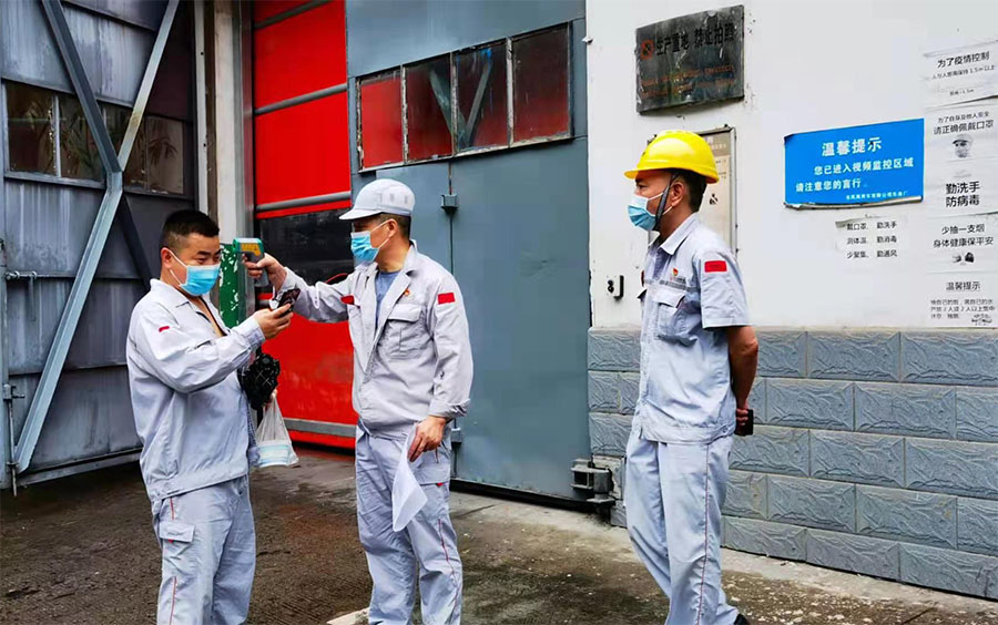 进厂先验健康码 严密防控保安全