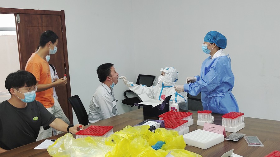 全员核酸检测 守护员工健康