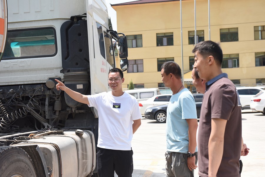 牵手东风 打造最专业最优秀的运输团队