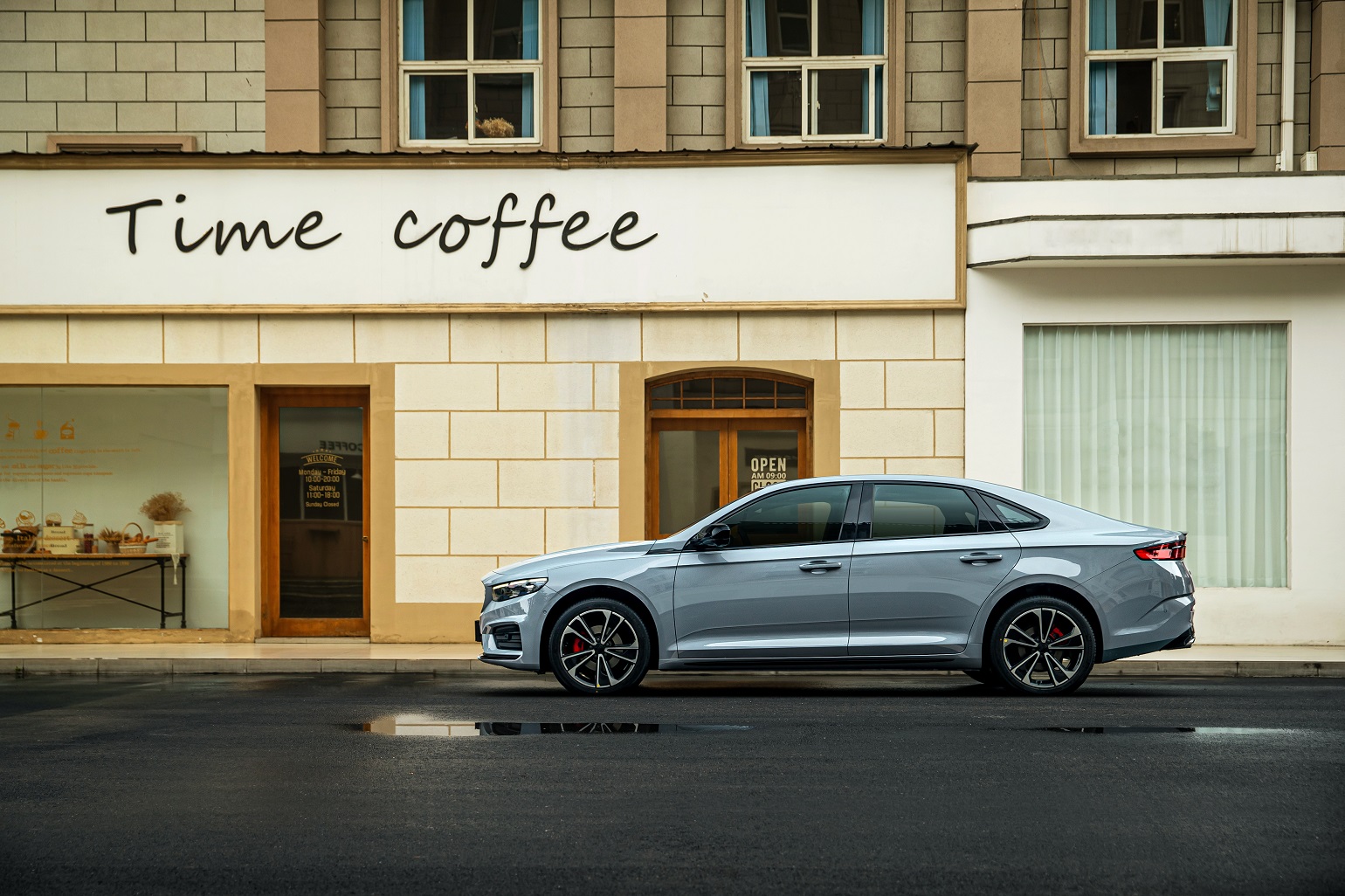 科技致敬文明,吉利汽车联合三星堆博物馆推出“星火计划”