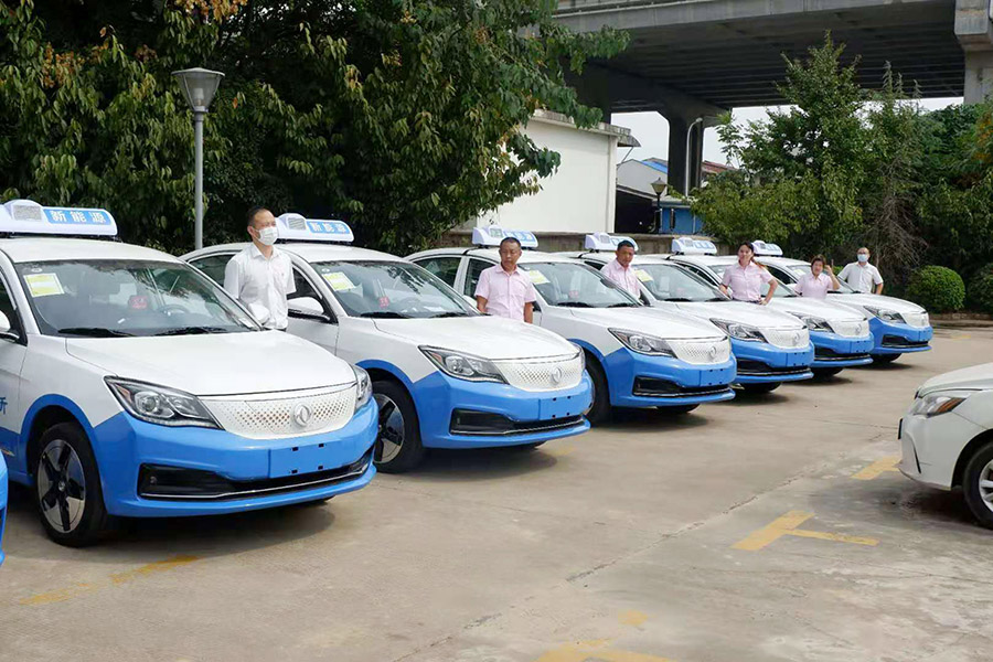 风神E70换电型出租车在汉试运营