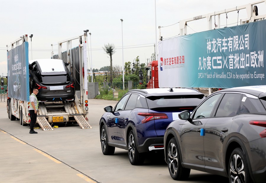 凡尔赛C5 X首批欧洲展车出口发运