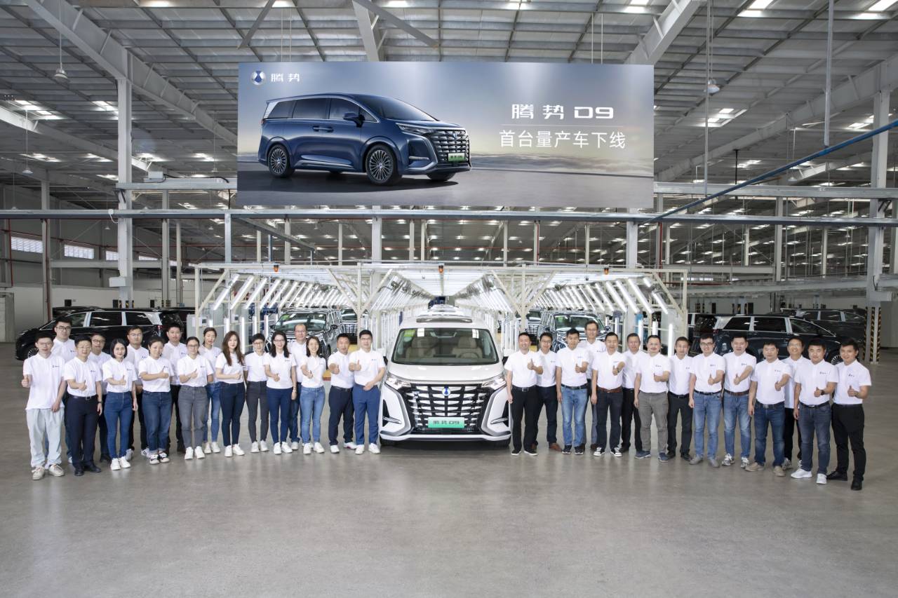 腾势D9首台量产车正式下线 即将开启全国用户交付