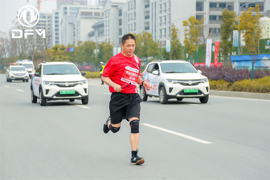 东风EX1化身赛道“陪跑员”