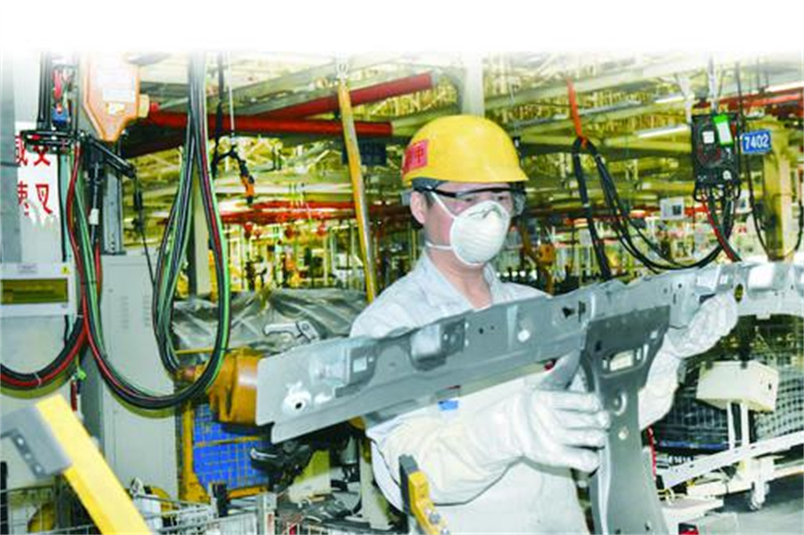 专访全国人大代表、神龙公司武汉工厂焊装钣金工杨祉刚