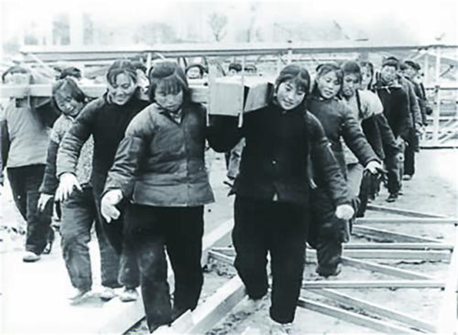 “铁姑娘”能顶二汽建设“半边天”