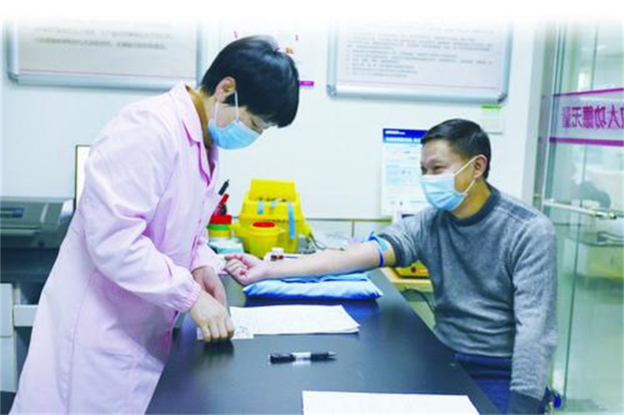 郑日洪：22年献出13个成人血量