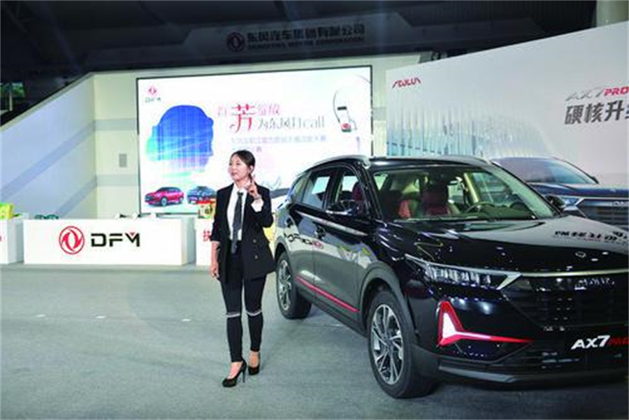 柔肩担使命 巾帼绽芳华