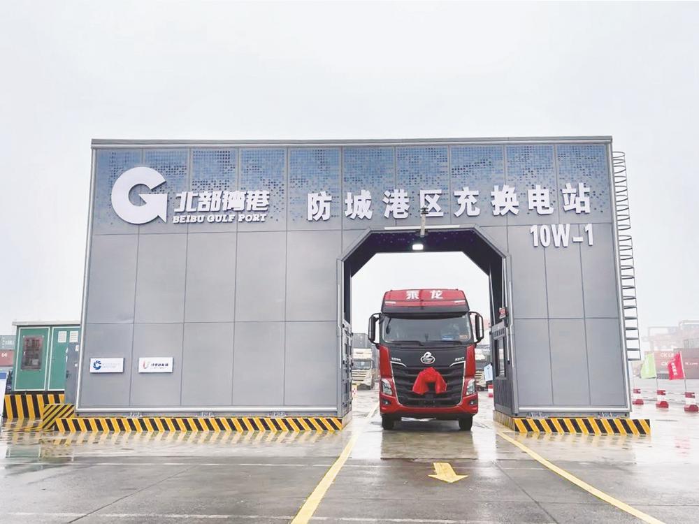 乘龙H7换电重卡开进北部湾港