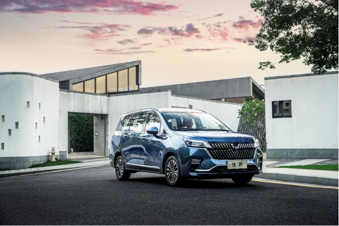 6.88-9.98万元！人民的大7座五菱佳辰正式上市