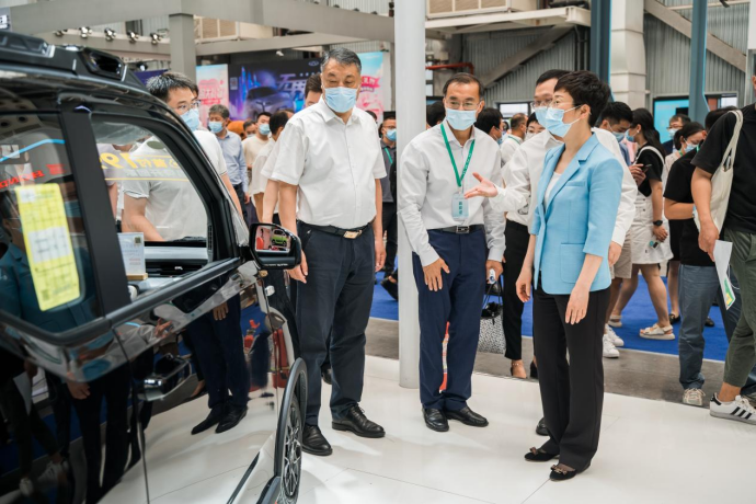 共赴绿色未来 中国五菱新能源亮相2022年新能源汽车下乡首站活动