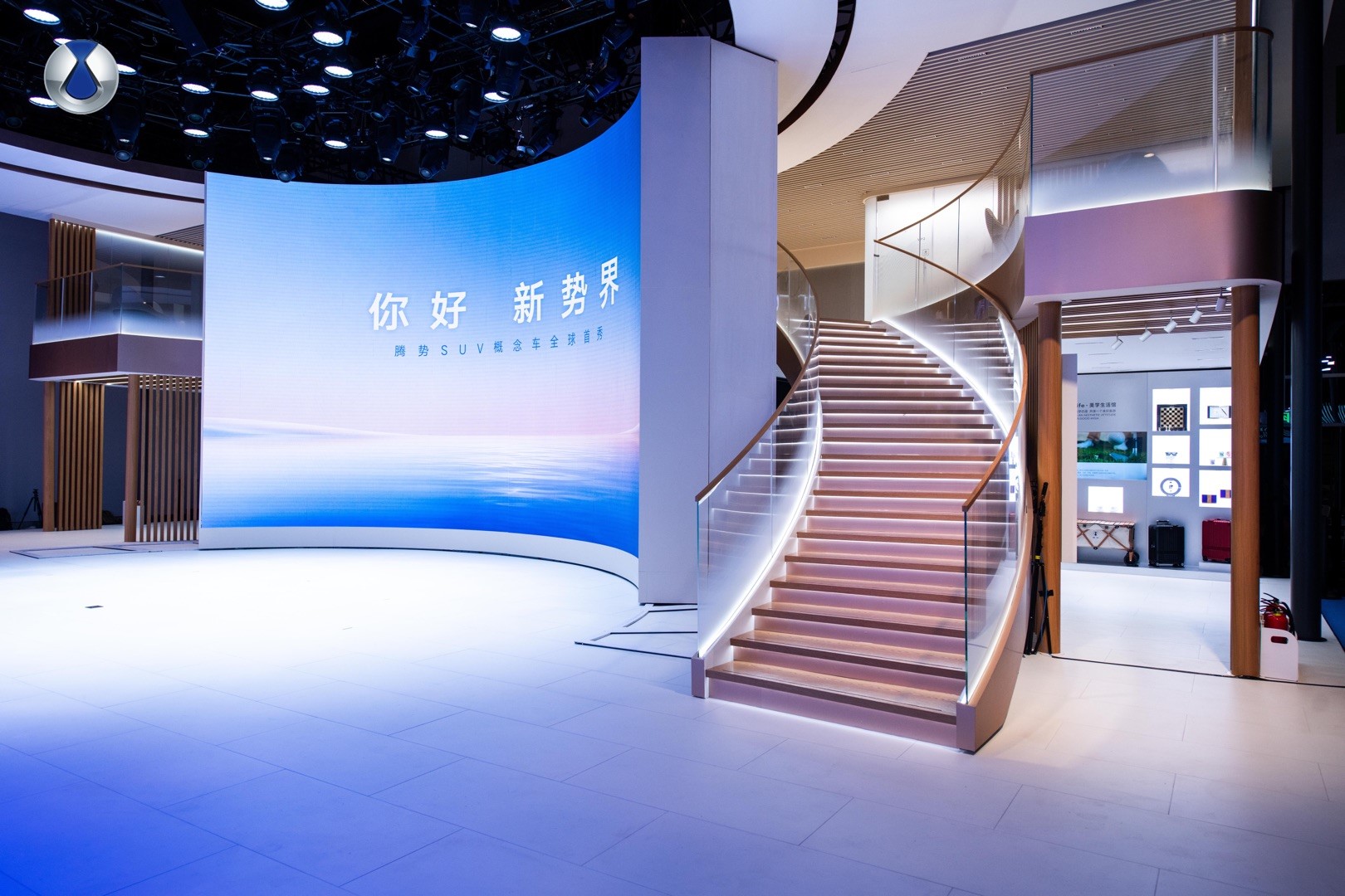 腾势品牌首款中型SUV概念车成都车展全球首秀，再定义新豪华市场风向标