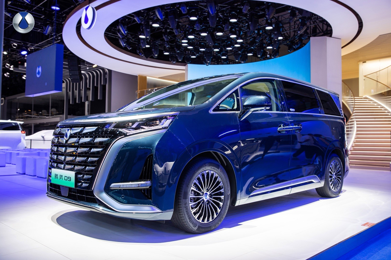 腾势品牌首款中型SUV概念车成都车展全球首秀，再定义新豪华市场风向标