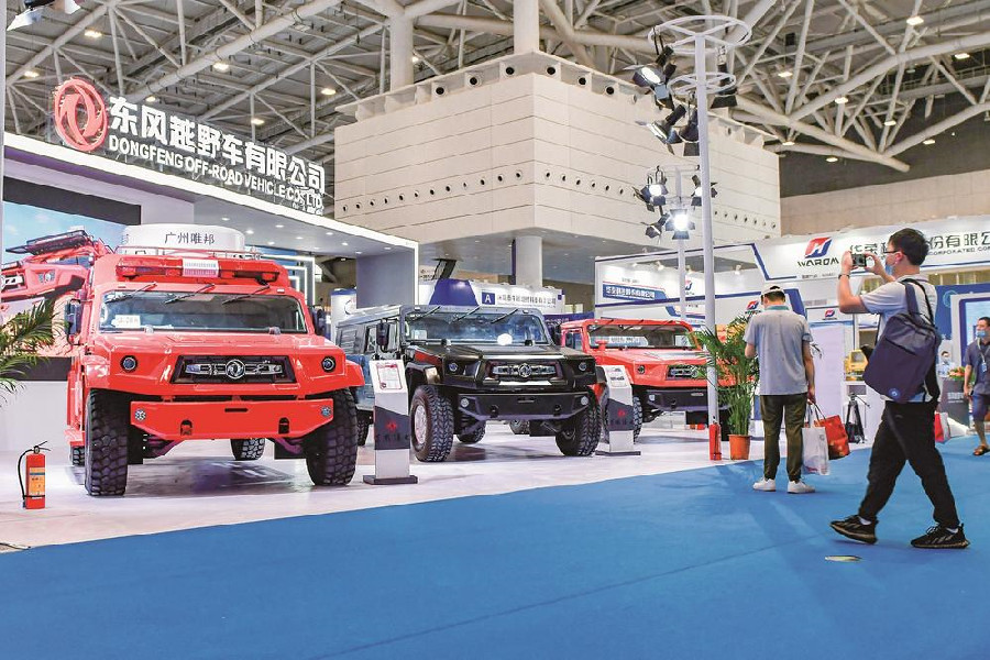 东风猛士M50亮相中国国际石油石化技术装备展览会