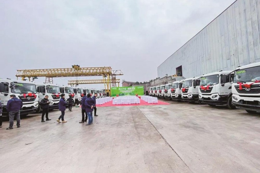 东风纯电动搅拌车批量交付宜宾客户