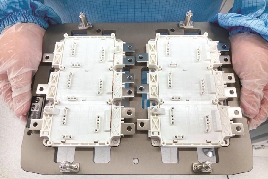 东风首批自主碳化硅功率模块下线