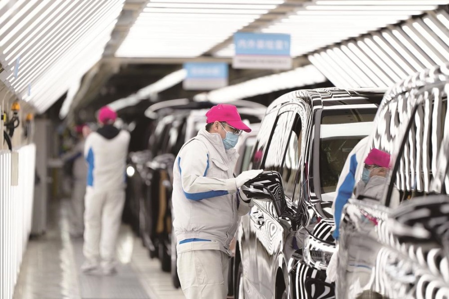 为月产万辆铆足劲——记者夜访岚图汽车工厂