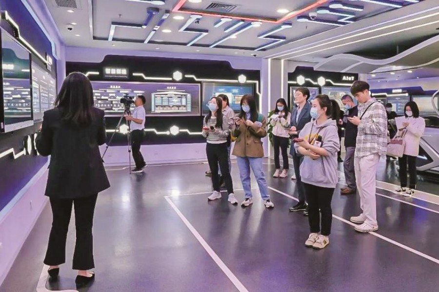 “广州市高质量发展媒体调研行”走进联友科技