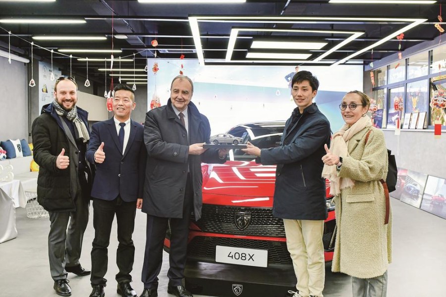 法国驻汉总领事胡建谊访问神龙