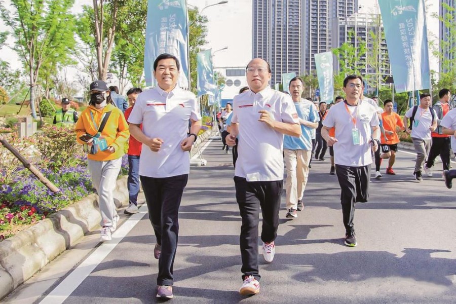 2023武汉经开区健康跑鸣枪开跑