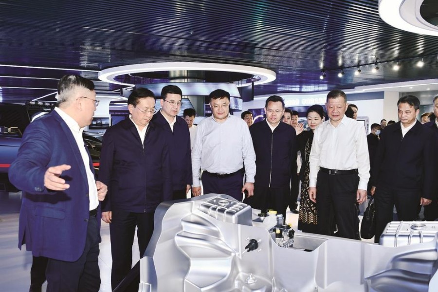 湖北省长王忠林到东风调研