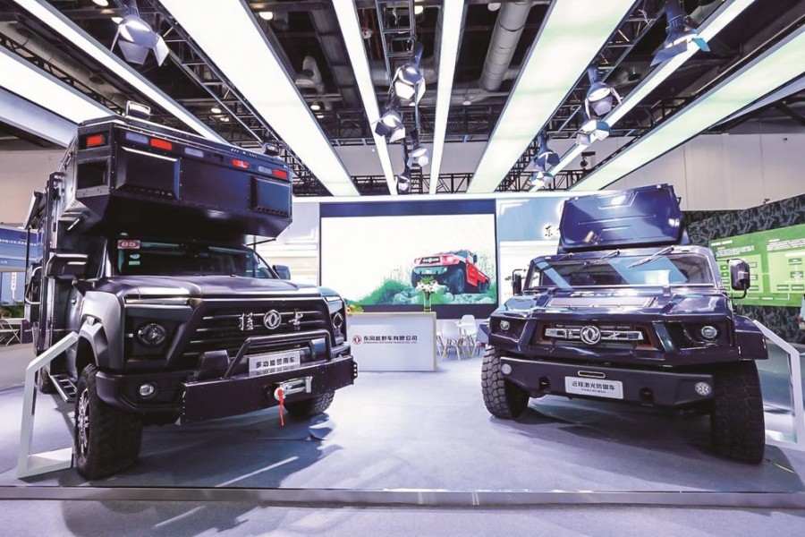东风猛士两大越野平台亮相军博会
