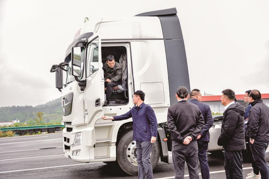 现场参观体验 现场下单300辆