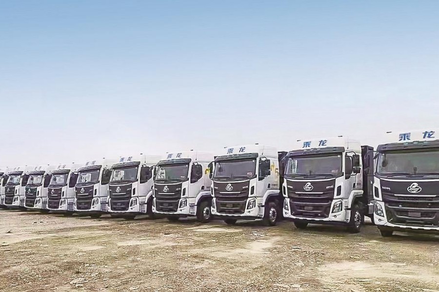 百台乘龙新能源重卡交付客户