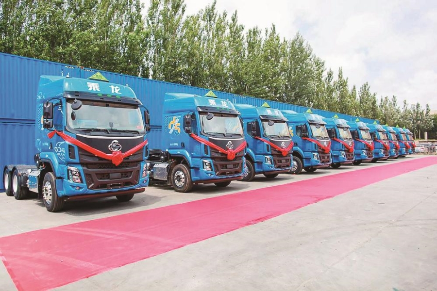 东风柳汽乘龙牵引车批量交付中远海运