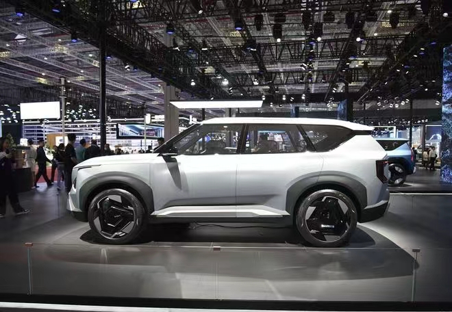 起亚EV6与国产EV5成都车展亮相电动汽车市场再添新选择