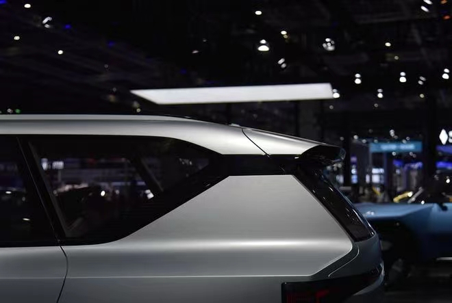 起亚EV6与国产EV5成都车展亮相电动汽车市场再添新选择