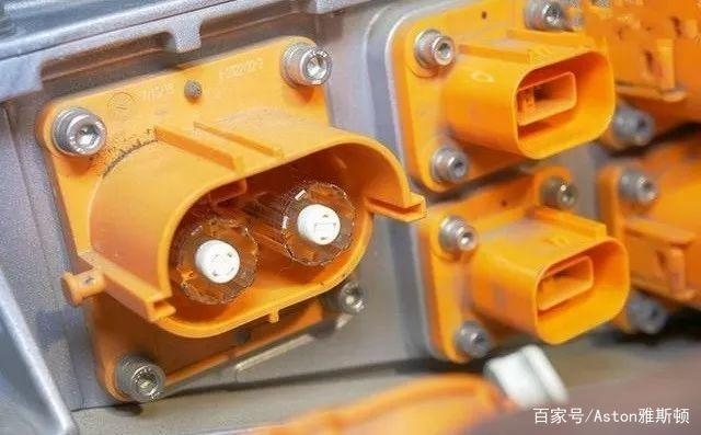 从一辆10万公里蔚来ES8拆解，看纯电动汽车的高压电安全设计