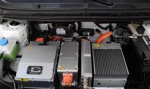 32万公里对比测试！燃油车VS电动车，开哪种车更省钱？