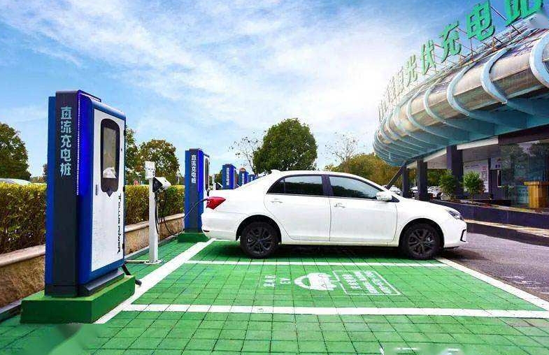 中国充电基础设施累计逾140万台专家建言促进汽车电动化普及