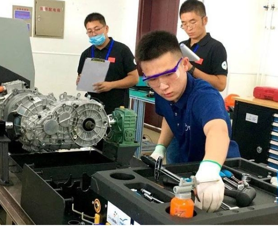 山东工程技师学院在全国新能源汽车关键技术技能大赛中获4个第一