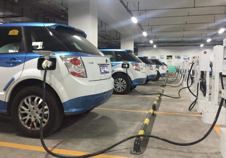 济南停车计费缩至半小时纯电动汽车享2小时免费