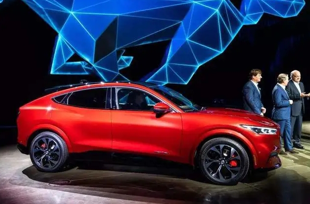 福特CEO新官上任，宣布将改变策略，考虑生产电动汽车电池