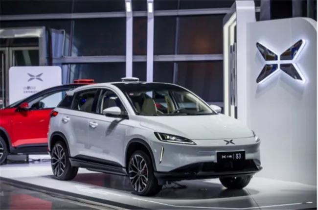 点击进入看图评论 新能源汽车硝烟弥漫:传统车企强势抗衡造车新势力