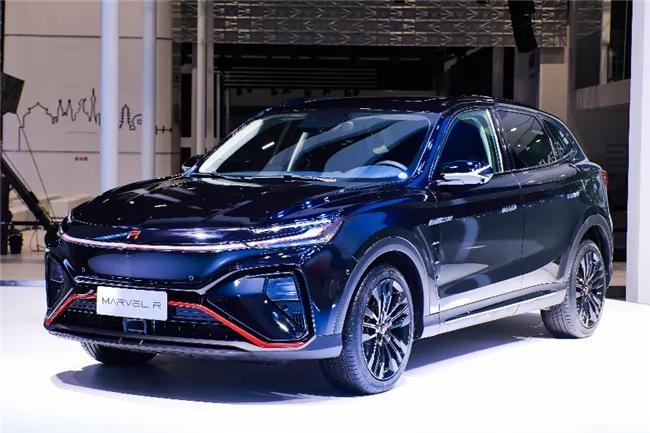 点击进入看图评论 新能源汽车硝烟弥漫:传统车企强势抗衡造车新势力