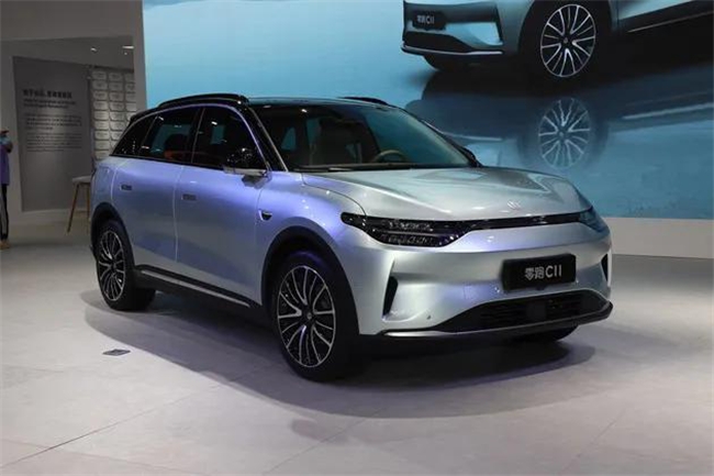 点击进入看图评论 新能源汽车硝烟弥漫:传统车企强势抗衡造车新势力