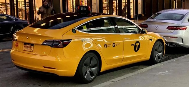你还犹豫要不要买电动汽车吗？特斯拉Model3黄出租在美国已上路