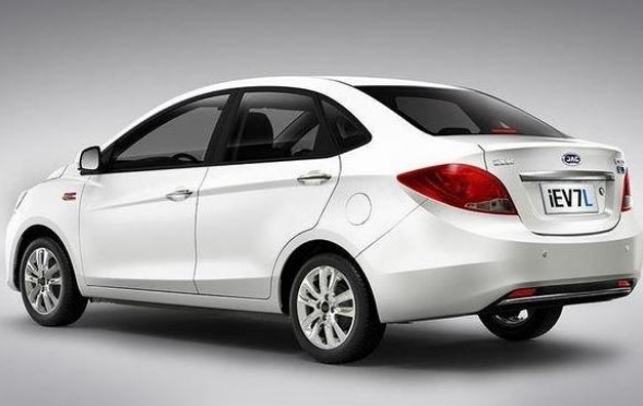 外观时尚运动，续航是短板，全新A级电动轿车江淮iEV7L上市