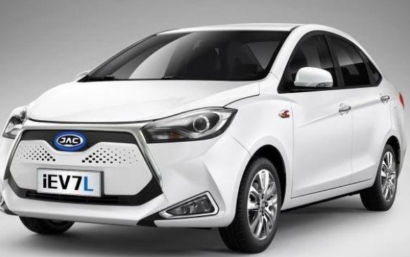 外观时尚运动，续航是短板，全新A级电动轿车江淮iEV7L上市