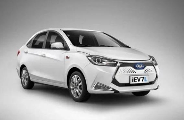 外观时尚运动，续航是短板，全新A级电动轿车江淮iEV7L上市