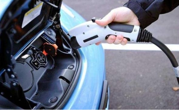 电动车的续航能力如果超过了5000公里，将来会取代燃油车吗？