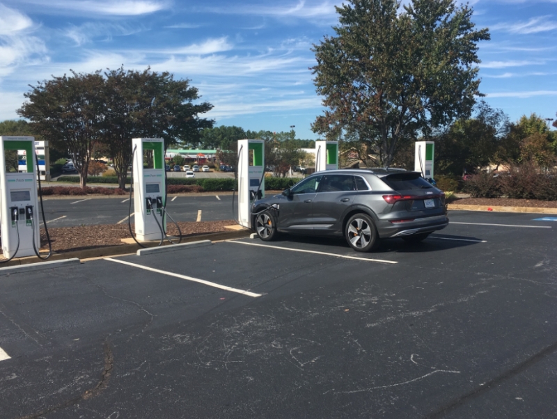 向国会提出的《电动汽车自由法》将建立全国性的充电网络，并创造就业机会