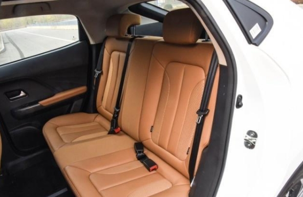 终于有一辆靠谱的国产纯电动汽车了，续航超400KM